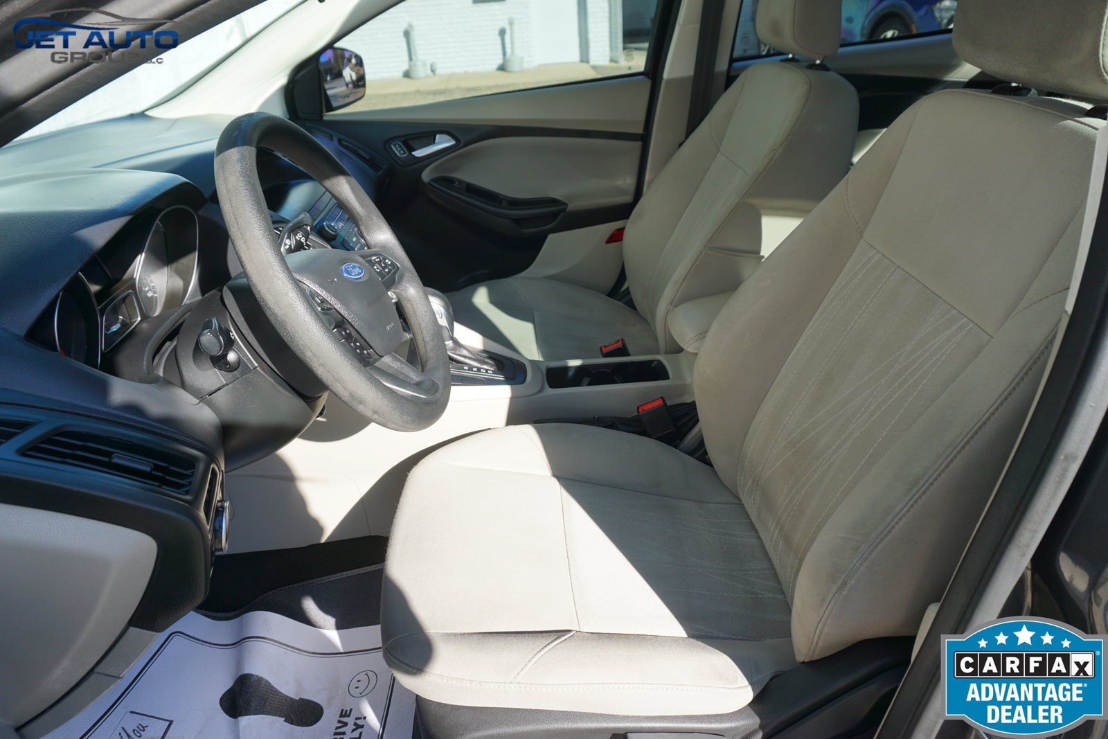 Used 2018 Ford Focus SE w/ SE Appearance Package FWD image 25