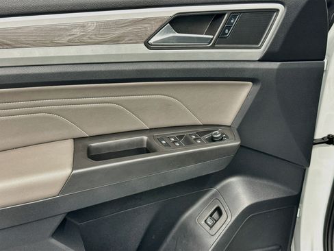 Used 2023 Volkswagen Atlas Cross Sport SE w/ Panoramic Sunroof Package FWD image 15