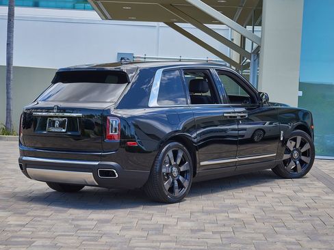 Certified 2024 Rolls-Royce Cullinan AWD/4WD image 2