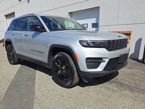 Certified 2025 Jeep Grand Cherokee Altitude image 4