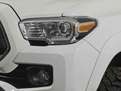 Used 2021 Toyota Tacoma SR5 AWD/4WD image 26