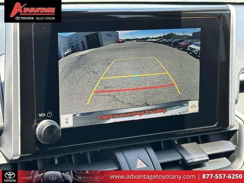 Used 2025 Toyota RAV4 LE AWD/4WD image 32