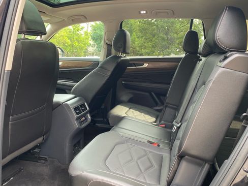 Certified 2024 Volkswagen Atlas SE w/ Panoramic Sunroof Package AWD/4WD image 16