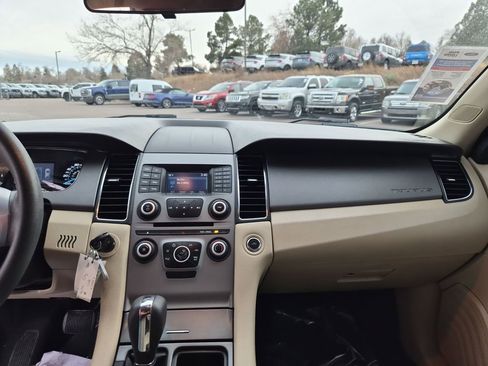 Used 2019 Ford Taurus SE image 16