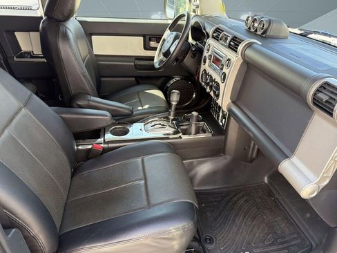 Used 2014 Toyota FJ Cruiser 4WD w/ Upgrade Package image 28