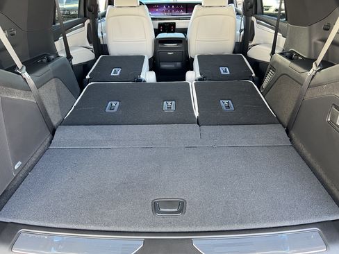 Used 2026 Cadillac Escalade Sport AWD/4WD image 22