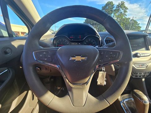 Used 2018 Chevrolet Cruze LT FWD image 20