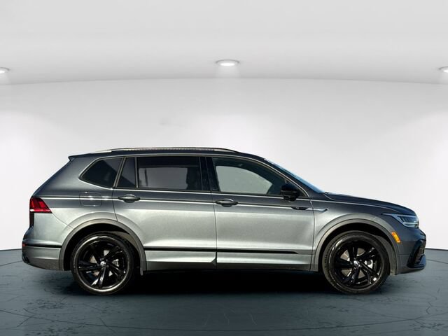 Used 2023 Volkswagen Tiguan SE R-Line FWD image 7