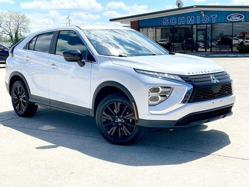 Used 2024 Mitsubishi Eclipse Cross SE AWD/4WD image 2
