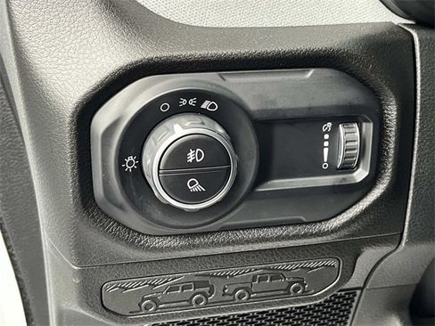 Used 2025 Jeep Gladiator Sport image 29