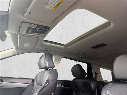 Used 2023 Hyundai Palisade SEL w/ Premium Package FWD image 2