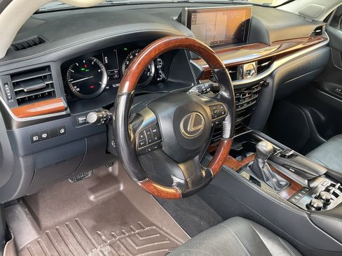 Used 2020 Lexus LX 570 4WD w/ Luxury Package image 23