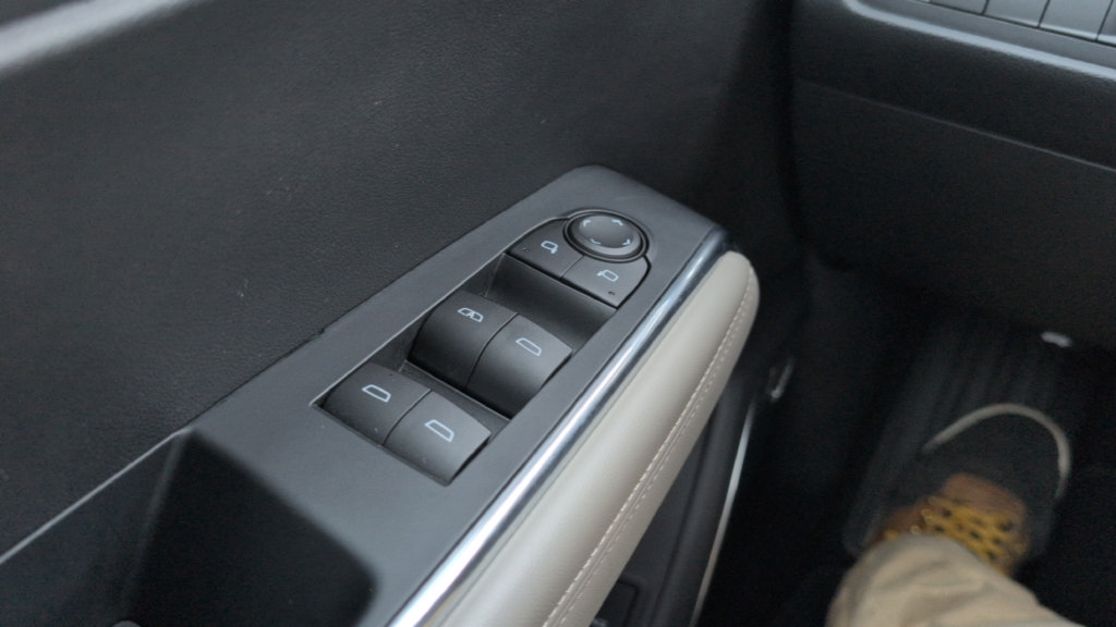 Certified 2026 GMC Acadia Elevation w/ Elevation Premium Package AWD/4WD image 13