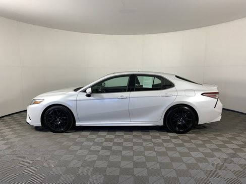 Used 2018 Toyota Camry XSE image 6
