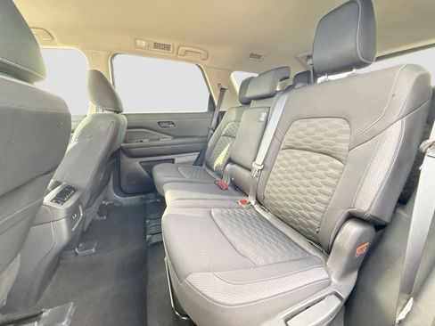 Used 2023 Nissan Pathfinder SV image 21