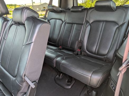 Used 2024 Jeep Wagoneer L Series III w/ Flexible Seating Group AWD/4WD image 19