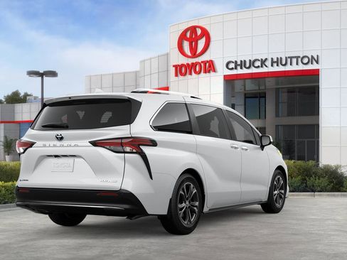 Used 2025 Toyota Sienna Platinum AWD/4WD image 25