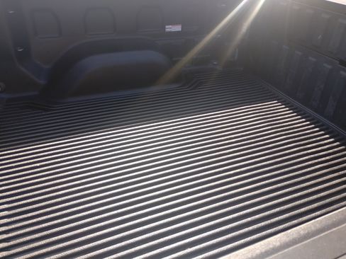 Used 2024 GMC Sierra 1500 SLT image 18