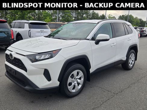 Used 2021 Toyota RAV4 LE FWD image 3