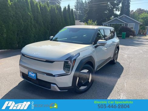 Used 2024 Kia EV9 Light Long Range RWD image 2