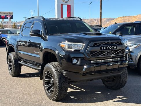 Used 2016 Toyota Tacoma TRD Sport image 7
