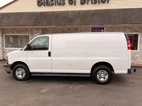 Used 2022 Chevrolet Express 2500 w/ Driver Convenience Package RWD image 8