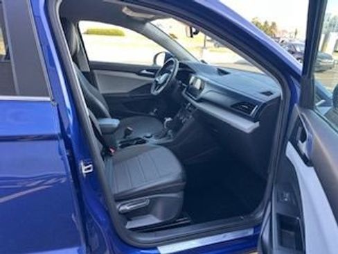 Used 2022 Volkswagen Taos SE image 10