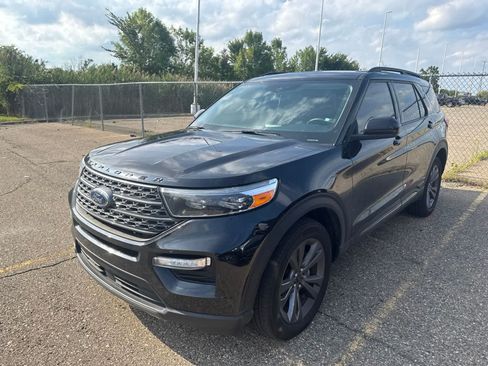 Used 2024 Ford Explorer XLT w/ Equipment Group 202A AWD/4WD image 2