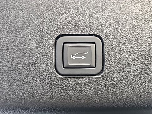 Certified 2023 Chevrolet Traverse Premier w/ Redline Edition image 7