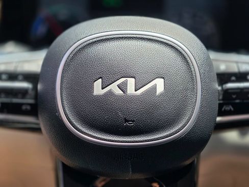 Used 2022 Kia Sorento S FWD image 33