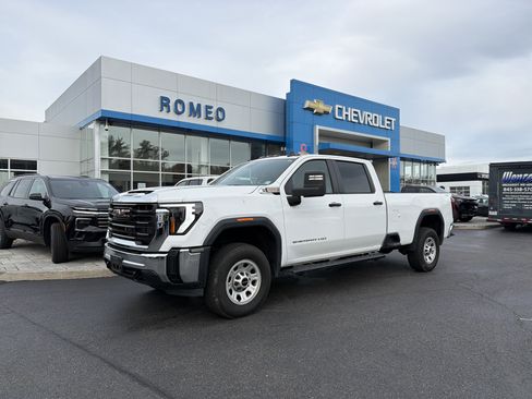 Used 2024 GMC Sierra 2500 Pro w/ Convenience Package image 1