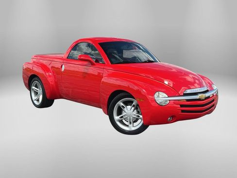 Used 2004 Chevrolet SSR w/ Preferred Equipment Group RWD image 5