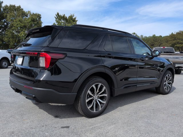 New 2027 Ford Explorer ST-Line RWD image 4