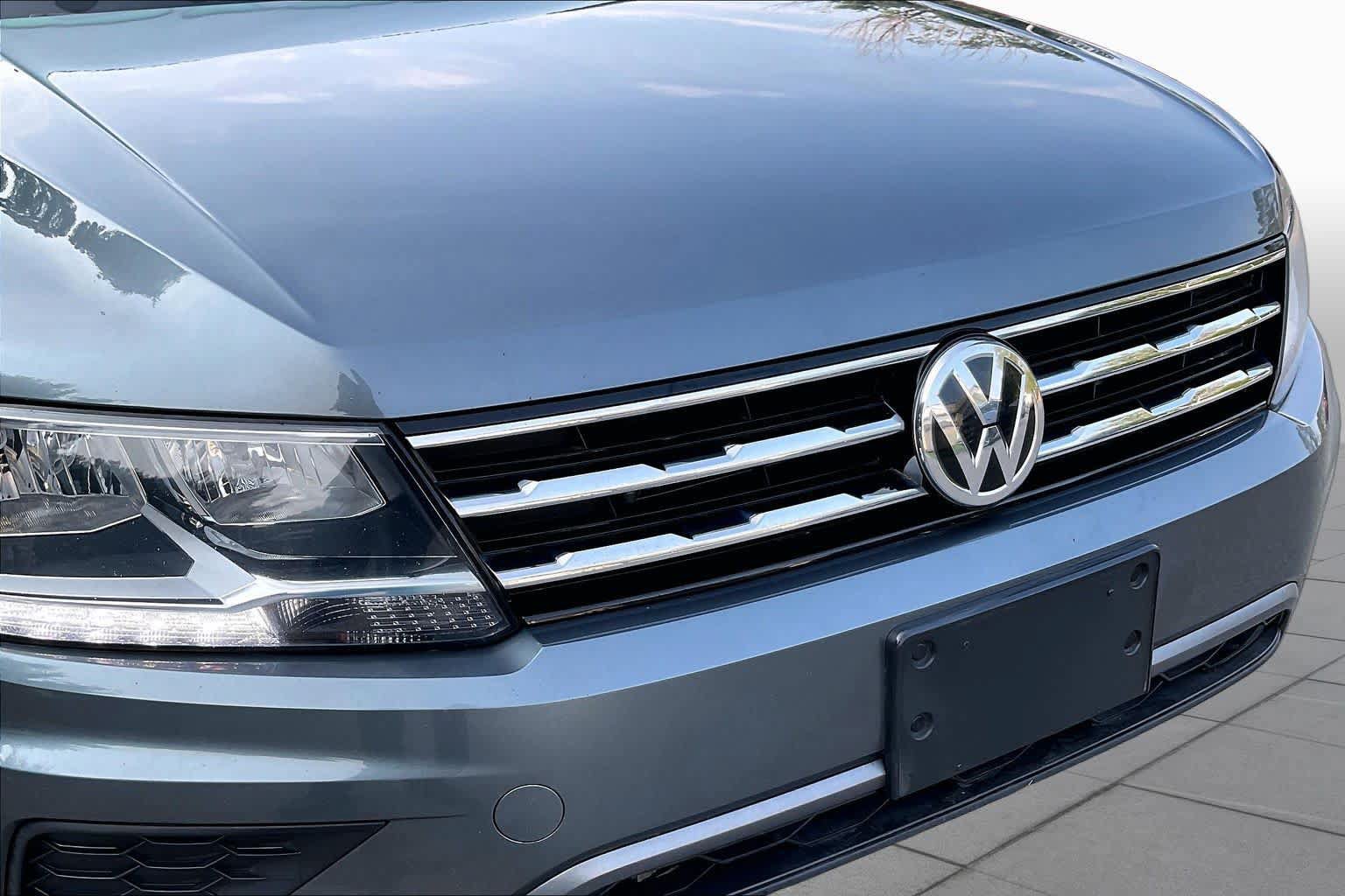 Used 2021 Volkswagen Tiguan SE w/ Panoramic Sunroof Package AWD/4WD image 31