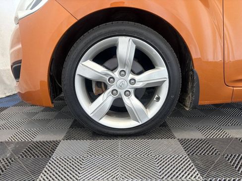 Used 2013 Hyundai Veloster FWD image 24