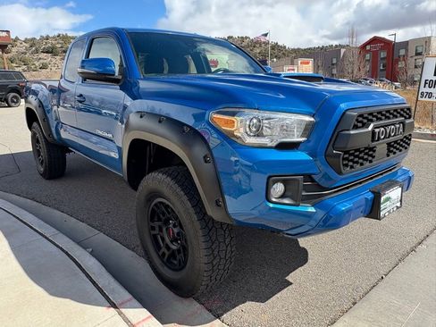 Used 2018 Toyota Tacoma TRD Sport w/ TRD Premium Sport Package image 13
