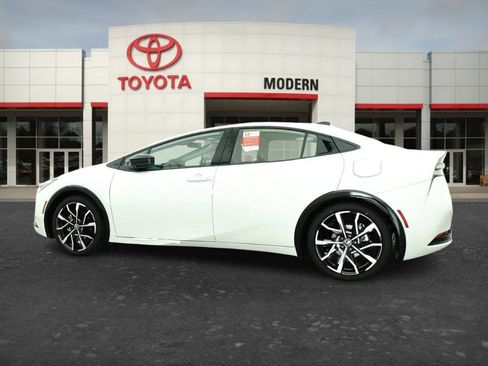 New 2026 Toyota Prius Plug-In Hybrid image 5