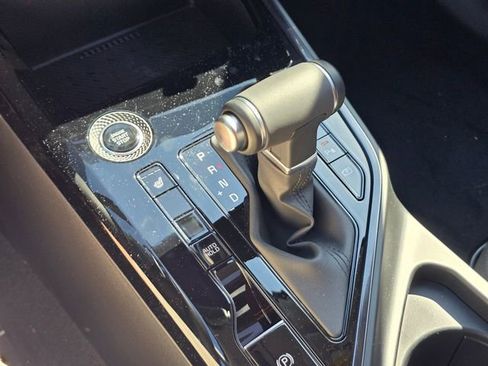 New 2025 Kia Niro EX Touring image 13