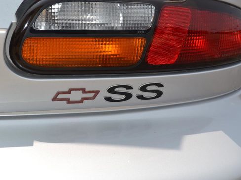 Used 2002 Chevrolet Camaro Z28 w/ SS Performance/Appearance Pkg RWD image 37