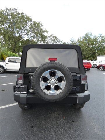 Used 2017 Jeep Wrangler Unlimited Sahara w/ Connectivity Group AWD/4WD image 12