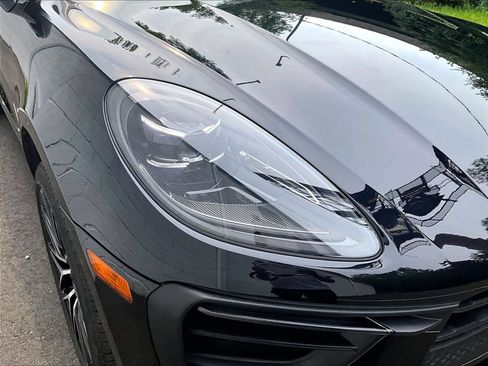 Certified 2025 Porsche Macan AWD/4WD image 30