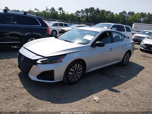 Used 2024 Nissan Altima 2.5 SV FWD image 5