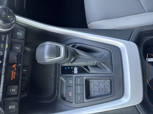 Used 2020 Toyota RAV4 XLE Premium FWD image 33