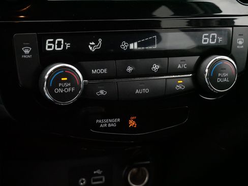 Used 2019 Nissan Rogue SV image 23