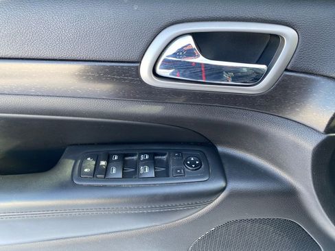 Used 2018 Jeep Grand Cherokee Altitude image 14