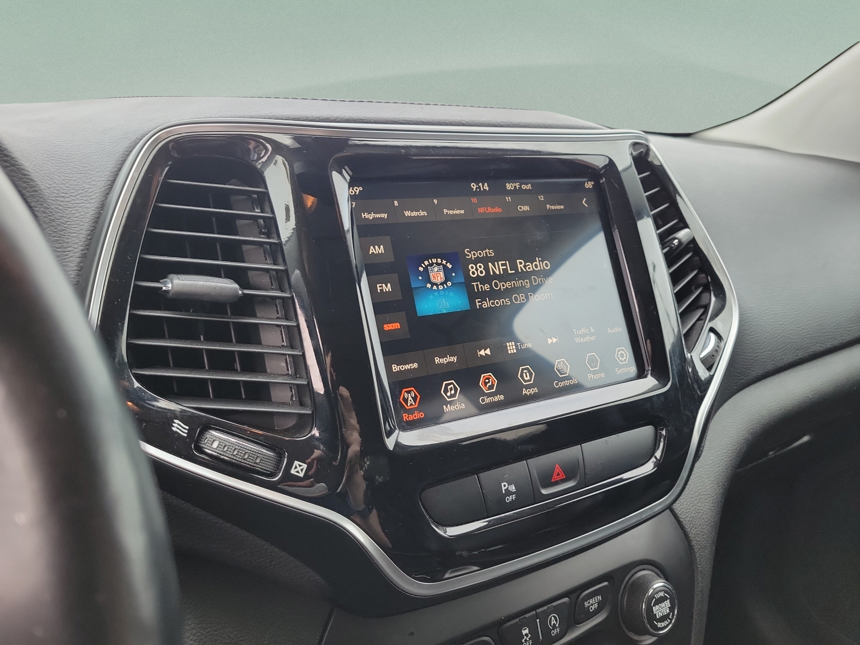 Used 2019 Jeep Cherokee Limited FWD image 17