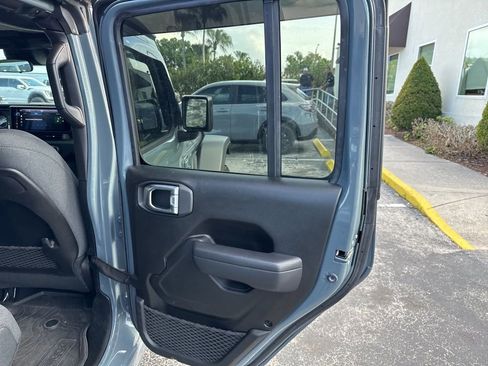 Used 2024 Jeep Gladiator Rubicon image 10