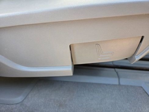 Used 2015 Chevrolet Traverse LT image 48