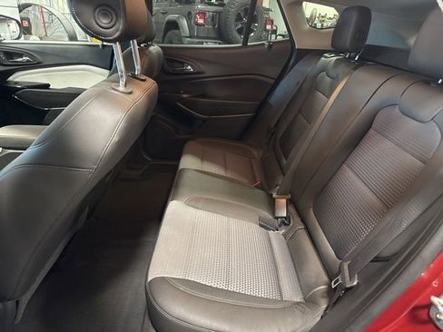 Used 2025 Chevrolet Trax LT w/ LT Convenience Package image 30
