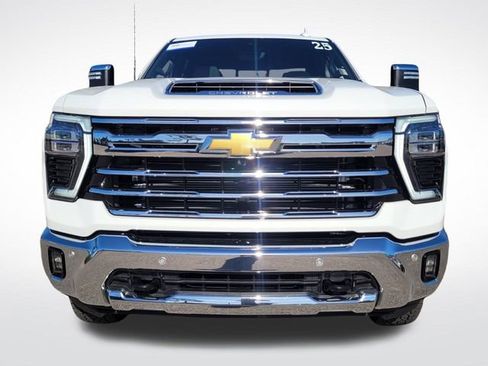 Used 2025 Chevrolet Silverado 2500 LTZ w/ LTZ Premium Package image 3